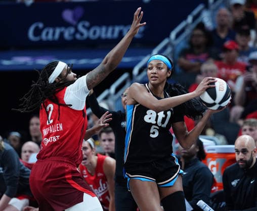 INDIANAPOLIS, IN - JUNE 04: Atlanta Dream center Angel Reese (5) is guarded by Indiana Fever forward Myisha Hines-Allen (2) on June 4, 2026, at Gainbridge Fieldhouse in Indianapolis, Indiana. (Photo by Brian Spurlock Icon Sportswire) WNBA, Basketball Damen, USA JUN 04 Atlanta Dream at Indiana Fever EDITORIAL USE ONLY Icon26060431