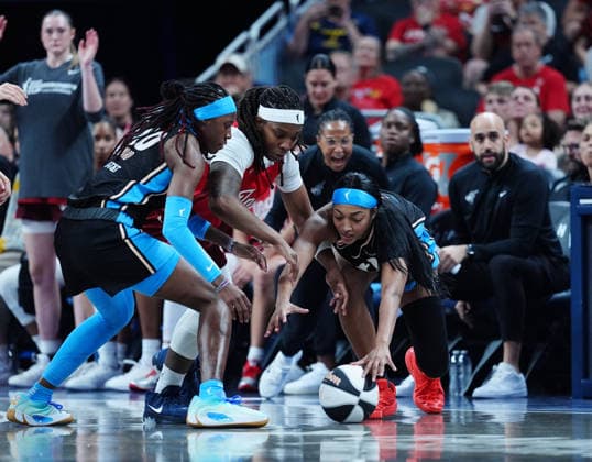 INDIANAPOLIS, IN - JUNE 04: Atlanta Dream center Angel Reese (5) battles for a loose ball against Indiana Fever forward Myisha Hines-Allen (2) on June 4, 2026, at Gainbridge Fieldhouse in Indianapolis, Indiana. (Photo by Brian Spurlock Icon Sportswire) WNBA, Basketball Damen, USA JUN 04 Atlanta Dream at Indiana Fever EDITORIAL USE ONLY Icon26060432