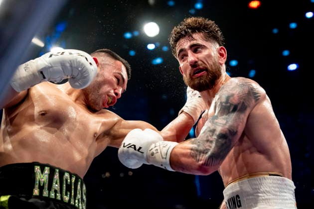 June 4, 2026, Montreal, Pq, CANADA: Jose Rodolfo Enriquez, left, hits Avery Martin Duval during their lightweight fight in Montreal on Thursday, June 4, 2026. Canada News - June 4, 2026  - ZUMAc35_ 20260604_zaf_c35_164 Copyright: xChristopherxKatsarovx