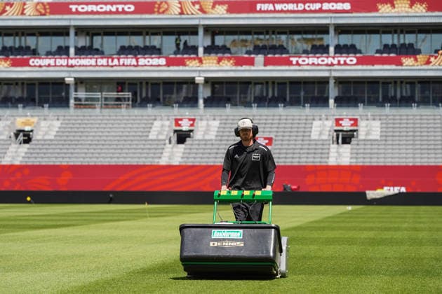 Toronto Stadium - Media Tour FIFA Wolrd Cup The groundsman is cutting the grass at Toronto s stadium a week before the start of the FIFA World Cup, WM, Weltmeisterschaft, Fussball during the Toronto Stadium - Media Tour on June 04, 2026 in Toronto, Canada. (Photo by Leonardo Ramirez Eyepix Group) Copyright: xLeonardoxRamirezx xEyepixxGroupx LR06042026-08671