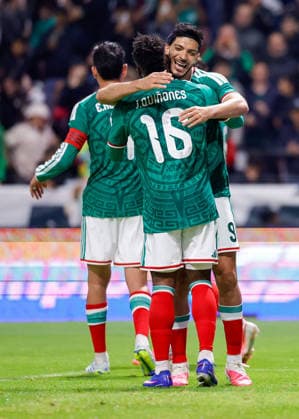 MEXICO national team, Nationalteam International Friendly, Länderspiel, Nationalmannschaft MEXICO NATIONAL TEAM INTERNATIONAL FRIENDLY MEXICO VS SERBIA 04062026 TOLUCA, ESTADO DE MEXICO, MEXICO. Action photo of Julian Quinones (16) and Raul Jimenez (9) of the Mexico National team celebrating a goal against Serbia, during friendly game held at the Estadio Nemesio Diez of Toluca, Estado de Mexico. Foto de accion de Julian Quinones (16) y Raul Jimenez (9) de la Seleccion Nacional de Mexico celebrando un gol en contra de Serbia, durante juego amistoso celebrado en el Estadio Nemesio Diez de Toluca, Estado de Mexico. PHOTO BY IMAGENSHOP AGENCIA FOTOGRAFICA TOLUCA ESTADO DE MEXICO MEXICO *** MEXICO NATIONAL TEAM INTERNATIONAL FRIENDLY MEXICO NATIONAL TEAM INTERNATIONAL FRIENDLY MEXICO VS SERBIA 04062026 TOLUCA, ESTADO DE MEXICO, MEXICO Action photo of Julian Quinones 16 and Raul Jimenez 9 of the Mexico National team celebrating a goal against Serbia, during friendly game held at the Estadio Nemesio Diez of Toluca, Estado de Mexico Action photo of Julian Quinones 16 and Raul Jimenez 9 of the Mexico National team celebrating a goal against Serbia, during friendly game held at the Estadio Nemesio Diez of Toluca, Estado de Mexico PHOTO BY IMAGENSHOP AGENCIA FOTOGRAFICA TOLUCA ESTADO DE MEXICO MEXICO Copyright: xYOALIxMARTINEZx
