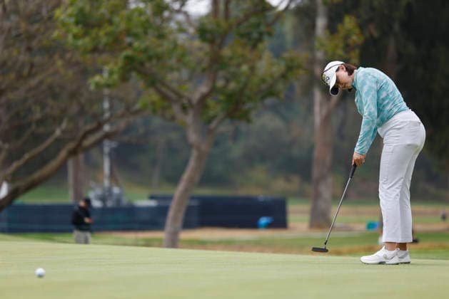 Karis Davidson putts on the 17th green in the first round of the U.S. Women s Open golf championship at Riviera Country Club in Pacific Palisades, California on Thursday, June 4, 2026.  GLP20260604101613 CAROLINExBREHMAN