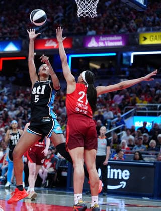 INDIANAPOLIS, IN - JUNE 04: Atlanta Dream center Angel Reese (5) takes a shot against Indiana Fever forward Makayla Timpson (21) on June 4, 2026, at Gainbridge Fieldhouse in Indianapolis, Indiana. (Photo by Brian Spurlock Icon Sportswire) WNBA, Basketball Damen, USA JUN 04 Atlanta Dream at Indiana Fever EDITORIAL USE ONLY Icon26060467