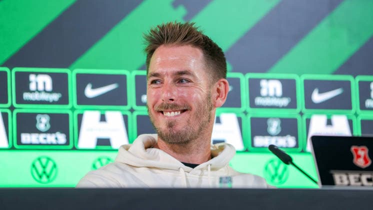 PK VfL Wolfsburg, 04.06.2026, Fußball, Herren, Saison 2026 2027, 2. BL, der VfL Wolfsburg hat den neuen Trainer Tobias Strobl vorgestellt. Niedersachsen Deutschland *** PK VfL Wolfsburg, 04 06 2026, Football, Men, Season 2026 2027, 2 BL, VfL Wolfsburg has introduced the new coach Tobias Strobl Lower Saxony Germany