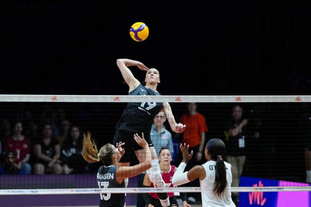 2026 Women s Volleyball Nations League - Quebec City - Day2 Emily Maglio 19 of Canada in action during the 2026 Women s Volleyball Nations League match between Canada and the United States at Videotron Centre in Quebec City, Canada, on June 4, 2026. Quebec City Quebec Canada  Copyright: xYuanxTianx originalFilename:tian-2026wome260604_npX6P.jpg