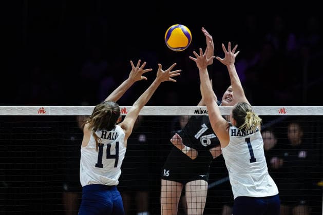 2026 Women s Volleyball Nations League - Quebec City - Day2 Abagayle Guezen 16 of Canada competes during the 2026 Women s Volleyball Nations League match between Canada and the United States at Videotron Centre on June 4, 2026, in Quebec City, Canada. Quebec City Quebec Canada  Copyright: xYuanxTianx originalFilename:tian-2026wome260604_np37A.jpg