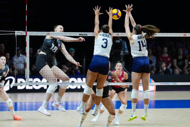 2026 Women s Volleyball Nations League - Quebec City - Day2 Anna Smrek 18 of Canada in action during the 2026 Women s Volleyball Nations League match between Canada and the United States at Videotron Centre in Quebec City, Canada, on June 4, 2026. Quebec City Quebec Canada  Copyright: xYuanxTianx originalFilename:tian-2026wome260604_npakU.jpg