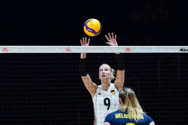 2026 Women s Volleyball Nations League - Quebec City - Day2 Lina Alsmeier 9 of Germany in action during the 2026 Women s Volleyball Nations League match between Ukraine and Germany at Videotron Centre in Quebec City, Canada, on June 4, 2026. Quebec City Quebec Canada  Copyright: xYuanxTianx originalFilename:tian-2026wome260604_npDM9.jpg