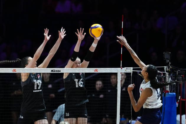 2026 Women s Volleyball Nations League - Quebec City - Day2 Jordan Thompson 12 of the United States in action during the 2026 Women s Volleyball Nations League match between Canada and the United States at Videotron Centre on June 4, 2026, in Quebec City, Canada. Quebec City Quebec Canada  Copyright: xYuanxTianx originalFilename:tian-2026wome260604_npcyy.jpg