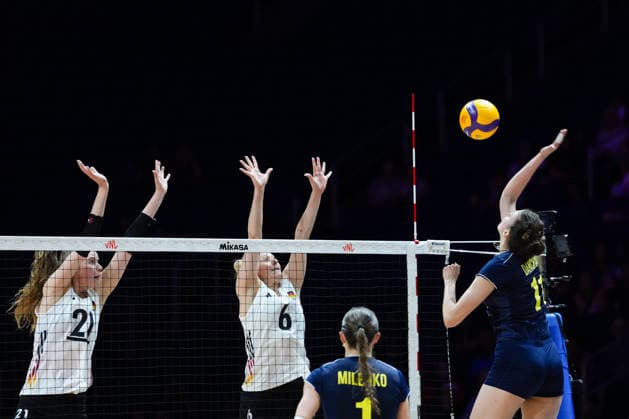 2026 Women s Volleyball Nations League - Quebec City - Day2 Camilla Weitzel 21 of Germany and Antonia Stautz 6 of Germany compete during the 2026 Women s Volleyball Nations League match between Ukraine and Germany at Videotron Centre in Quebec City, Canada, on June 4, 2026. Quebec City Quebec Canada  Copyright: xYuanxTianx originalFilename:tian-2026wome260604_npo2Y.jpg