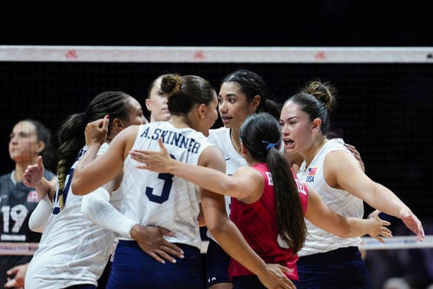 2026 Women s Volleyball Nations League - Quebec City - Day2 Players of the United States gather during the 2026 Women s Volleyball Nations League match between Canada and the United States at Videotron Centre in Quebec City, Canada, on June 4, 2026. Quebec City Quebec Canada  Copyright: xYuanxTianx originalFilename:tian-2026wome260604_npokd.jpg