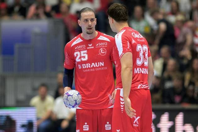 Olle Forsell Schefvert (MT Melsungen 25) und Aaron Mensing (MT Melsungen 33) (R) , GER, MT Melsungen - Fuechse Berlin, Handball, 1. Bundesliga, 33. Spieltag, Saison 2025 2026, 04.06.2026, GER, MT Melsungen - Fuechse Berlin, Handball, 1. Bundesliga, 33. Spieltag, Saison 2025 2026, 04.06.2026 Kassel Copyright: xEibner-Pressefotox xRolandxSippelx EP_RSL