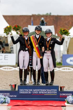 BALVE - LONGINES Balve Optimum 2026, BALVE - LONGINES Balve Optimum 2026 BAUMGUERTEL Lucie-Anouk (GER), OATLEY Rose (GER), GAGEL Pia-Carlotta (GER) Meisterehrung PIAFF-FOÌˆRDERPREIS Preis der Liselott-Schindling-Stiftung Deutsche Meisterschaften Dressur U25 U25 Grand Prix Balve, Reitanlage Schloss Wocklum 05. June 2026 - *** BALVE LONGINES Balve Optimum 2026, BALVE LONGINES Balve Optimum 2026 BAUMGUERTEL Lucie Anouk GER , OATLEY Rose GER , GAGEL Pia Carlotta GER Championship ceremony PIAFF FOÌˆRDERPREIS Preis der Liselott Schindling Stiftung German Championships Dressage U25 U25 Grand Prix Balve, riding facility Schloss Wocklum 05 June 2026