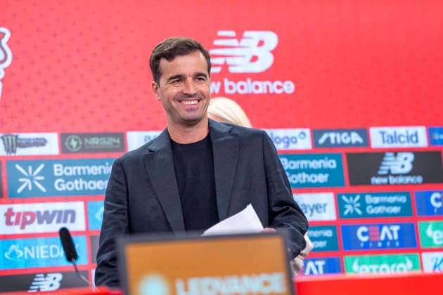 Hier im Bild: Carles Martinez (Bayer 04 Leverkusen, Cheftrainer) 05.06.2025, Pressekonferenz Bayer 04 Leverkusen. Carles Martinez wird im Rahmen einer Pressekonferenz als neuer Cheftrainer bei Bayer Leverkusen vorgestellt , GER, Leverkusen, BayArena DFL regulations prohibit any use of photographs as image sequences and or quasi-video. Copyright: HMBxMedia xMarcoxBader