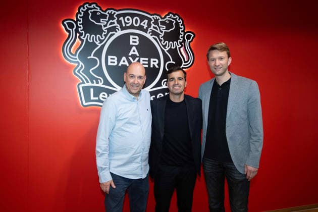 f l Fernando CARRO DE PRADA Chairman of the Management Board , Carles Martinez Novell, Head Coach, Simon ROLFES Managing Director Sport Presentation of Carles Martinez Novell as the new coach of Bayer Leverkusen 05 06 2025 in the Bayarena Leverkusen, Â