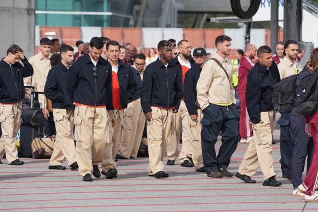 The Spanish national soccer team leaves on its way to the 2026 World Cup The players of the Spanish national soccer team and their coach, Luis de la Fuente, before taking the flight to the World Cup, at the Santiago Rosalía de Castro Airport, in Santiago de Compostela, A Coruna, Galicia Spain Fans have approached the Santiago Rosalía de Castro Airport to say goodbye to the players of the Spanish national soccer team who are heading to Nashville where they will take another flight to Chattanooga Tennessee, where the team will have its headquarters before the debut in the World Cup 2026 to be held in the United States, Mexico and Canada 05 JUNE 2026 Á Espana  Copyright: xÃlvaroxBallesterosx 7573063