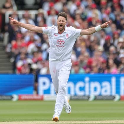 England v New Zealand - 1st Rothesay Test Match: Day Two Ollie Robinson of England celebrates taking his fifth wicket, dismissing Matt Henry, during the first Rothesay Test Match on Day 2 between England and New Zealand at Lords, London, United Kingdom, on June 5, 2026. London Middlesex United Kingdom  Copyright: xNewsxImagesx originalFilename:cosgrove-1strothe260605_nprMl.jpg