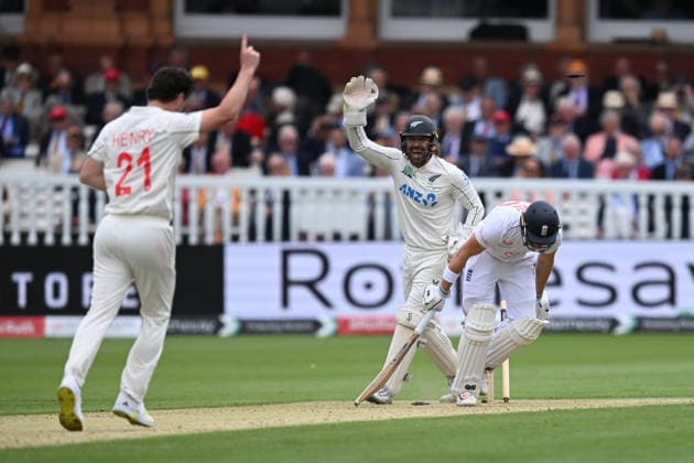 England v New Zealand, International Test Match 2026 Wicket - Jacob Bethell of England is bowled by Matt Henry of New Zealand during the International Test Match 2026 match between England and New Zealand at Lord s Cricket Ground, St John s Wood, UK on 5 June 2026. St John s Wood Lord s Cricket Ground London UK Editorial use only , Copyright: xGrahamxHuntx PSI-24394-0095