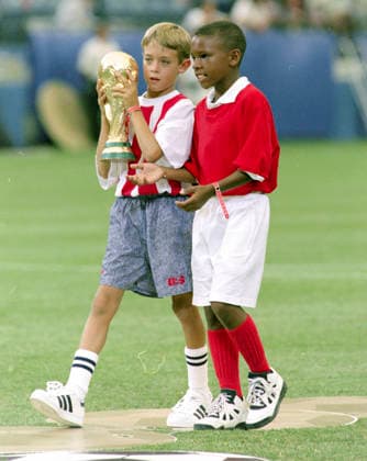 940618 Football, FIFA World Cup, WM, Weltmeisterschaft, Fussball 1994 (USA), Group A, USA - Switzerland 1-1: Two boys arrive with the World Cup trophy during the opening ceremony at Pontiac Silverdome. Photo: BILDBYRAN M013_02 940618usasch usa schweiz m013_02 scanx dia bbeng fotboll football soccer VM VM94 VM1994 VM 1994 fotbolls-vm fifa world cup usa v switzerland 960618 world championships världsmästerskap pontiac silverdome detroit june 18 1994 *** 940618 Football, FIFA World Cup 1994 USA , Group A, USA Switzerland 1 1 Two boys arrive with the World Cup trophy during the opening ceremony at Pontiac Silverdome Photo BILDBYRAN M013 02 940618usasch usa schweiz m013 02 scanx dia bbeng football soccer VM VM94 VM1994 VM 1994 fotbolls vm fifa world cup usa v switzerland 960618 world championships världsmästerskap pontiac silverdome detroit june 18 1994  Copyright: BILDBYRAN BB940618BB008