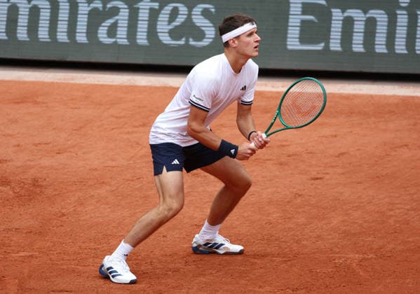Roland Garros 2026 - Mensik vs Zverev Jakub Mensik during the French Tennis Open of Roland Garros in Paris, France on June 5th 2026.  Copyright: xFabricexChasseryx