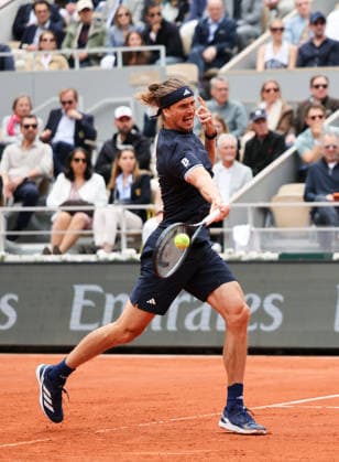 (260605) -- PARIS, June 5, 2026 -- Alexander Zverev hits a return during the men s singles semifinal match between Alexander Zverev of Germany and Jakub Mensik of Czech Republic at the French Open tennis tournament in Paris, France, June 5, 2026. ) (SP)FRANCE-PARIS-TENNIS-FRENCH OPEN-MEN S SINGLES-SEMIFINAL WuxHuiwo 