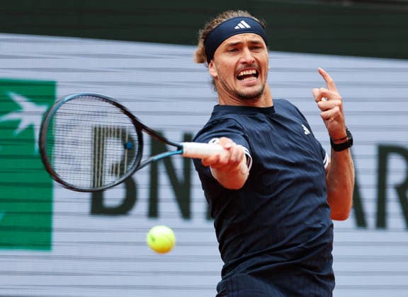 (260605) -- PARIS, June 5, 2026 -- Alexander Zverev hits a return during the men s singles semifinal match between Alexander Zverev of Germany and Jakub Mensik of Czech Republic at the French Open tennis tournament in Paris, France, June 5, 2026. ) (SP)FRANCE-PARIS-TENNIS-FRENCH OPEN-MEN S SINGLES-SEMIFINAL WuxHuiwo 