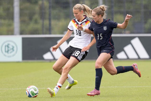 U19 womens test match Germany USA, 05 06 2026 Mia Lena Maas Germany U19 18 Maddie Padelski USA U19 15 in a duel for the ball, Germany USA, Frankfurt, DFB Campus, 5 6 2026 Copyright: xBEAUTIFULxSPORTS Gawlikx