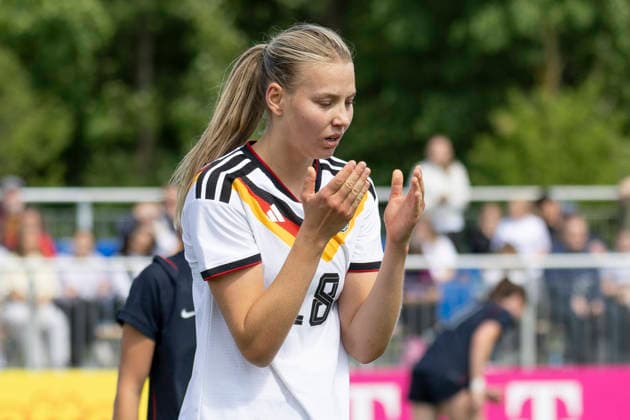 U19 Womens Test Match Germany USA, 05 06 2026 Mia Lena Maas Germany U19 18 , after a missed goal chance Germany USA, Frankfurt, DFB Campus, 5 6 2026 Copyright: xBEAUTIFULxSPORTS Gawlikx