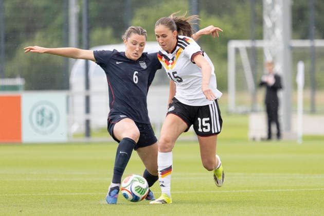 U19 Womens Test Match Germany USA, 05 06 2026 Keria Kemmerley USA U19 6 Maj Schneider Germany U19 15 in a duel for the ball, Germany USA, Frankfurt, DFB Campus, 5 6 2026 Copyright: xBEAUTIFULxSPORTS Gawlikx