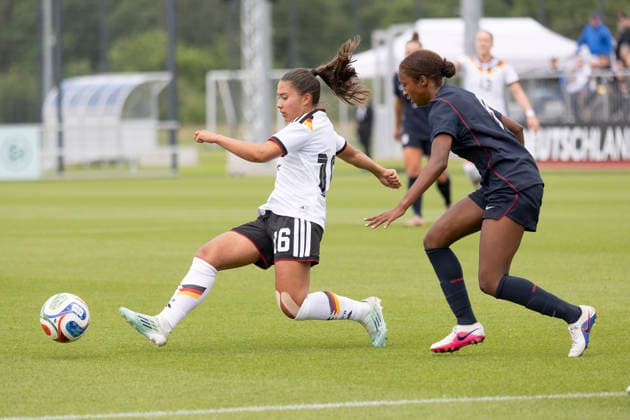 U19 Womens Test Match Germany USA, 05 06 2026 Paula Rintzner Germany U19 16 Adia Symmonds USA U19 8 , Germany USA, Frankfurt, DFB Campus, 5 6 2026 Copyright: xBEAUTIFULxSPORTS Gawlikx