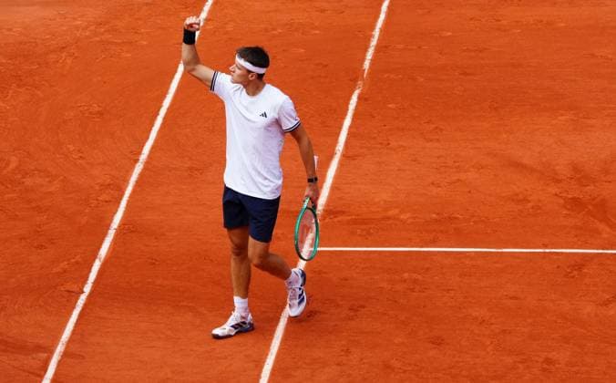 Jakub Mensik breaks Alexander Zverev in the sixth game of the third set French Open Tennis, Day Thirteen, Tennis, Roland Garros, Paris, France - 05 Jun 2026Paris Roland Garros France EDITORIAL USE ONLY No use with unauthorised audio, video, data, fixture lists, club league logos or live services. Online in-match use limited to 120 images, no video emulation. No use in betting, games or single club league player publications.  Copyright: xJavierxGarcia Shutterstockx 16906561n