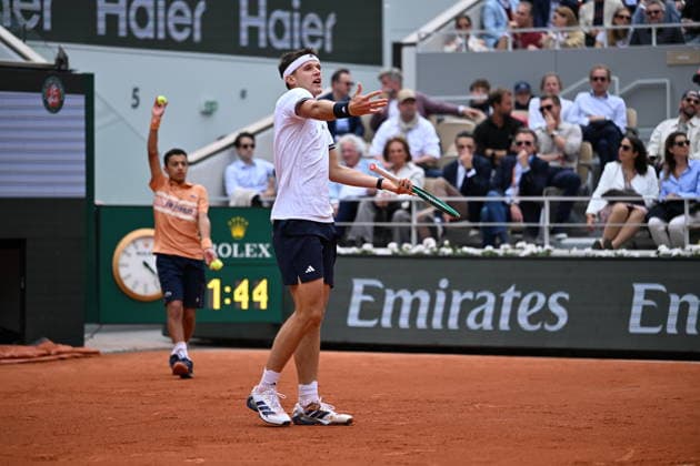 2026 French Open (Roland-Garros) - Semi-finals PARIS, FRANCE - JUNE 5: Jakub Mensik of Czech reacts as he in action against Alexander Zverev (not seen) of Germany during their men s Singles semi-final match of the 2026 French Open at Philippe-Chatrier Court in Paris, France on June 5, 2026. Mustafa Yalcin Anadolu Paris World. Editorial use only. Please get in touch for any other usage.  Copyright: x2026xAnadoluxMustafaxYalcinx