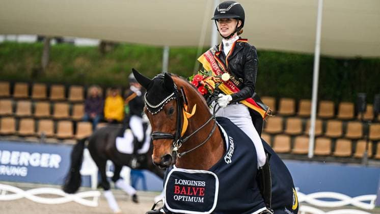 Balve Optimum on Friday, June 5, 2026 FOR EDITORIAL PURPOSES ONLY EDITORIAL USE ONLY p Award ceremony German Championship Dressage Grand Prix U25 2026 on Friday, June 5, 2026 at the Balve Optimum in Balve Copyright SvenjaxHanusch Copyright: SvenjaxHanusch doc865ope3qmzag2obgwb0 ,EDITORIAL USE ONLY Copyright: SvenjaxHanusch