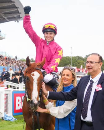 Ladies Day Epsom Dylan Browne McMonagle and connections after winning the Betfred Oaks riding Thundering On on Ladies Day during the Derby Festival at Epsom Racecourse, Epsom 05 06 2026 UK Newspapers OUT Copyright: xMarkxChappellx FIL-23540-0042