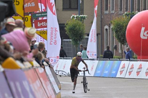 Tour de Wallonie 2026 Stage 5 AUBEL, BELGIUM - JUNE 05 : Rider of Tarteletto - Isorex running after a crash during stage 5 of the 47th edition of Ethias Tour de Wallonie an UCI ProSeries 2.Pro cycling road race stage for Men Elite of 176.45 km with start in Bassenge and finish in Aubel on June 5, 2026 in Aubel, Belgium, 05 06 2026 ( Motordriver Pieter Van Herzele - Aubel Belgium  Copyright: xSesx