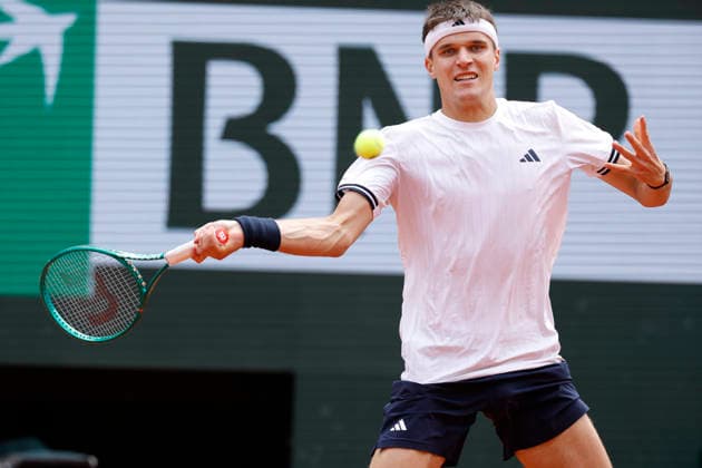 June 5, 2026, Paris, Paris, France: Jakub MENSIK (CZE) during the tennis Grand Slam of Roland Garros 2026, menÃ¢â‚¬â ¢s semi final match between Jakub MENSIK (CZE) and Alexander ZVEREV (GER) at Roland Garros Stadium - on June 04 2026 .Paris - France Tennis Grand Slam Of Roland Garros 2026 Semi Final Ladies MenÃ¢â‚¬â ¢S Semi Final Match Between Jakub MENSIK (CZE) And Alexander ZVEREV (GER)  - ZUMAb253 20260605_zsp_b253_003 Copyright: xLoicxBaratouxx