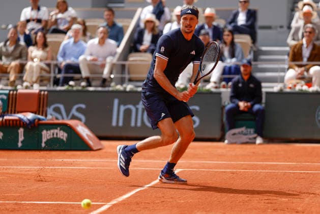 June 5, 2026, Paris, Paris, France: Alexander ZVEREV (GER) during the tennis Grand Slam of Roland Garros 2026, menÃ¢â‚¬â ¢s semi final match between Jakub MENSIK (CZE) and Alexander ZVEREV (GER) at Roland Garros Stadium - on June 04 2026 .Paris - France Tennis Grand Slam Of Roland Garros 2026 Semi Final Ladies MenÃ¢â‚¬â ¢S Semi Final Match Between Jakub MENSIK (CZE) And Alexander ZVEREV (GER)  - ZUMAb253 20260605_zsp_b253_017 Copyright: xLoicxBaratouxx