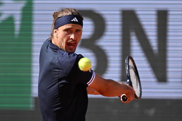 2026 French Open (Roland-Garros) - Semi-finals PARIS, FRANCE - JUNE 05: Alexander Zverev of Germany in action against Jakub Mensik (not seen) of Czechia in their Men s Singles semi-final match on Day Thirteen of the 2026 French Open at Roland Garros on June 05, 2026 in Paris, France. Mustafa Yalcin Anadolu Paris France. Editorial use only. Please get in touch for any other usage.  Copyright: x2026xAnadoluxMustafaxYalcinx