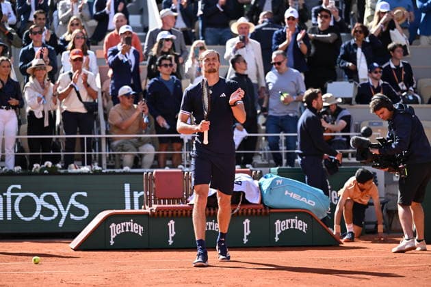 2026 French Open (Roland-Garros) - Semi-finals PARIS, FRANCE - JUNE 05: Alexander Zverev of Germany celebrates after winning against Jakub Mensik (not seen) of Czechia in their Men s Singles semi-final match on Day Thirteen of the 2026 French Open at Roland Garros on June 05, 2026 in Paris, France. Mustafa Yalcin Anadolu Paris France. Editorial use only. Please get in touch for any other usage.  Copyright: x2026xAnadoluxMustafaxYalcinx