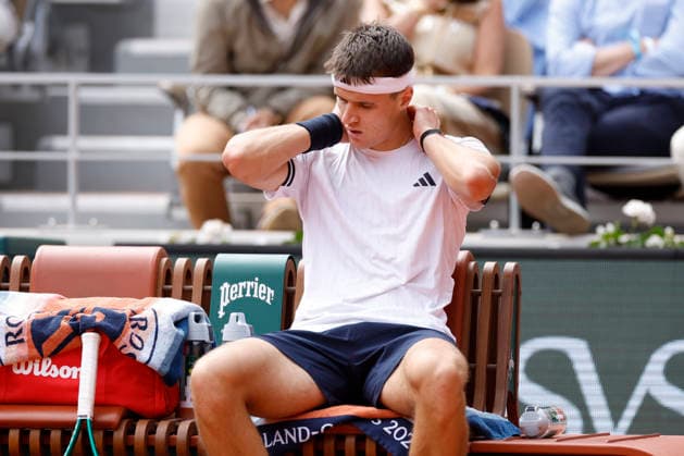 June 5, 2026, Paris, Paris, France: Jakub MENSIK (CZE) during the tennis Grand Slam of Roland Garros 2026, menÃ¢â‚¬â ¢s semi final match between Jakub MENSIK (CZE) and Alexander ZVEREV (GER) at Roland Garros Stadium - on June 04 2026 .Paris - France Tennis Grand Slam Of Roland Garros 2026 Semi Final Ladies MenÃ¢â‚¬â ¢S Semi Final Match Between Jakub MENSIK (CZE) And Alexander ZVEREV (GER)  - ZUMAb253 20260605_zsp_b253_033 Copyright: xLoicxBaratouxx