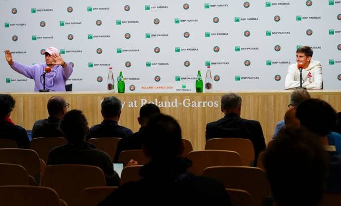 Semi-final opponents Matteo Arnaldi, right, and Flavio Cobolli hold a joint press conference, PK, Pressekonferenz after Arnaldi pulled out of their match, citing a virus French Open Tennis, Day Thirteen, Tennis, Roland Garros, Paris, France - 05 Jun 2026Paris Roland Garros France EDITORIAL USE ONLY No use with unauthorised audio, video, data, fixture lists, club league logos or live services. Online in-match use limited to 120 images, no video emulation. No use in betting, games or single club league player publications.  Copyright: xJavierxGarcia Shutterstockx 16906561y