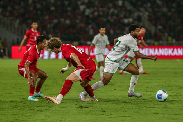 June 5, 2026, Jakarta, Java, Indonesia: Ole Romeny (middle) of Indonesia vies with Abdullah Fawaz Bait Abdulghafur (right) of Oman during the FIFA MenÃ¢â‚¬â ¢s Match Day between Indonesia and Oman at Gelora Bung Karno Stadium, Jakarta, Indonesia. Indonesia defeated Oman 3Ã¢â‚¬0 in the International Friendly, Länderspiel, Nationalmannschaft encounter. FIFA MENS MATCH DAY 2026 - INDONESIA V OMAN  - ZUMAp283 20260605_zip_p283_007 Copyright: xClaudioxPramanax