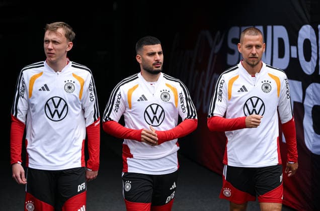 Soccer World Cup 2026 preparation Germany in Chicago 05 06 2026 Final training of the German national team at Solider Field Stadium before the test match against the USA Maximilian Beier, Deniz Undav and Waldemar Anton from left arrive at the stadium
