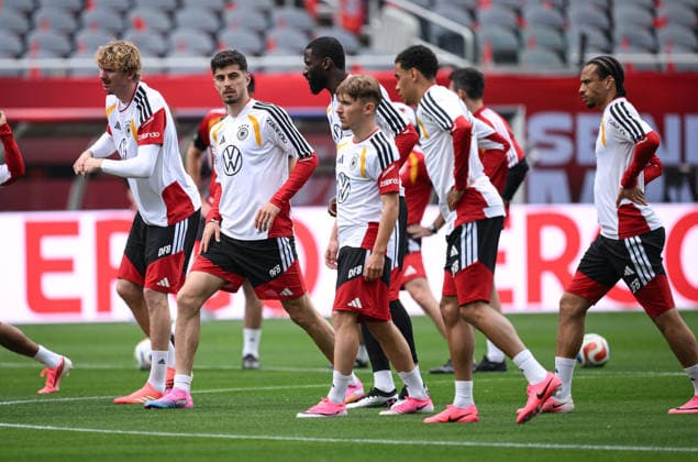 Soccer World Cup 2026 preparation Germany in Chicago 05 06 2026 Final training of the German national team at Solider Field Stadium before the test match against the USA Nick Woltemade, Kai Havertz, Antonio Ruediger, Lennart Karl, Jamal Musiala and Leroy Sane from left to right
