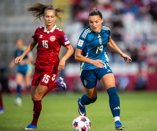 260605 Frederikke Thogersen of Denmark and Johanna Rytting Kaneryd of Sweden during the FIFA Women™s World Cup Qualifier football match between Denmark and Sweden on June 5, 2026 in Odense Photo Ludvig Thunman BILDBYRAN kod LT LT0798 fotboll football soccer fotball vm kval kval fifa womens world cup qualifier qualifier danmark sverige sweden denmark dam bbeng bbauto  Copyright: LUDVIGxTHUNMAN BB260605LT038