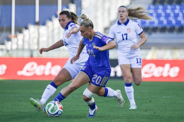 IPA85361573 - Giada Greggi (Italy) hampered by Emma Petrovic (Serbia) during Women s European Qualifiers 2027 - Italy vs Serbia, FIFA World Cup, WM, Weltmeisterschaft, Fussball match in Pisa, Italy, June 05 2026  Copyright: xFabioxFagiolini IPAxSportx xx 85361573