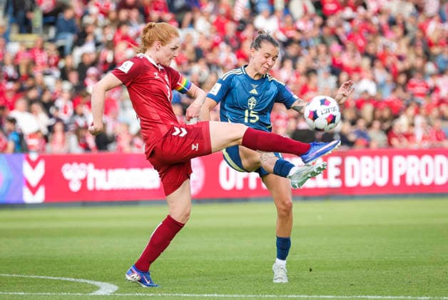 ODENSE, DENMARK 20260605 Denmarks Stine Ballisager left and Swedens Julia Zigiotti Olme during Fridays Womens World Cup 2027 qualifier between Denmark and Sweden at Odense Stadium ODENSE DENMARK x9200x  Copyright: xAdamxIhse TTx VM-KVAL DANMARK-SVERIGE