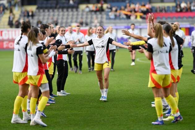 Belgium v Luxembourg - Women s European Qualifiers LEUVEN, BELGIUM - JUNE 05 : Wullaert Tessa forward of Belgium receives her 6th Golden Schoen award prior to the Women s European Qualifiers - League phase - Group B4 match between Belgium and Luxembourg at the Den Dreef Stadium on June 05, 2026 in Leuven, Belgium, 05 06 2026 Leuven Belgium  Copyright: xNicoxVereeckenx