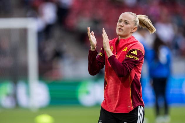 COLOGNE, GERMANY - JUNE 06: Lea Schueller (Schüller, Schuller, Germany, 11) applauds for the fans during warm up before the UEFA European Qualifiers match for the FIFA Women™s World Cup 2027 between Germany vs. Norway at RheinEnergieSTADION on June 05, 2026 in Cologne, Germany. North Rhine Westphalia Germany Copyright: xSteffiexWunderlx