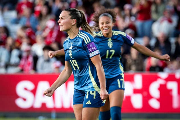 ODENSE, DENMARK 20260605 Sweden s Johanna Rytting Kaneryd r celebrates with Filippa Angeldahl after equalizing to 1 during Friday s Women s World Cup 2027 qualifier between Denmark and Sweden at Odense Stadium ODENSE DENMARK x9200x  Copyright: xAdamxIhse TTx WORLD CUP QUALIFYING DENMARK-SWEDEN